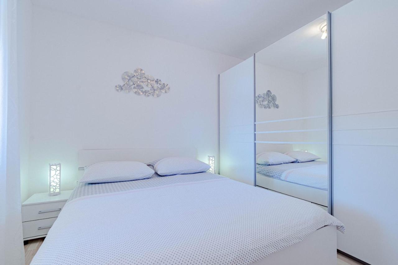 Apartments By The Sea Cove Zaglav, Korcula - 12208 프리즈바 외부 사진